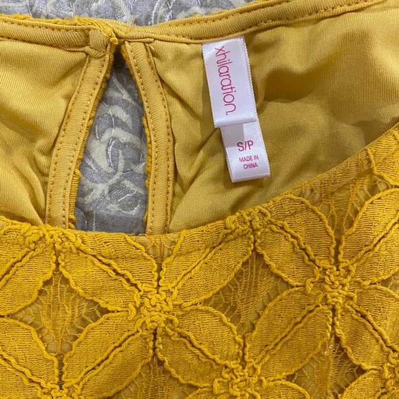 Xhilaration Cropped yellow gold blouse, Women’s S - Picture 4 of 4